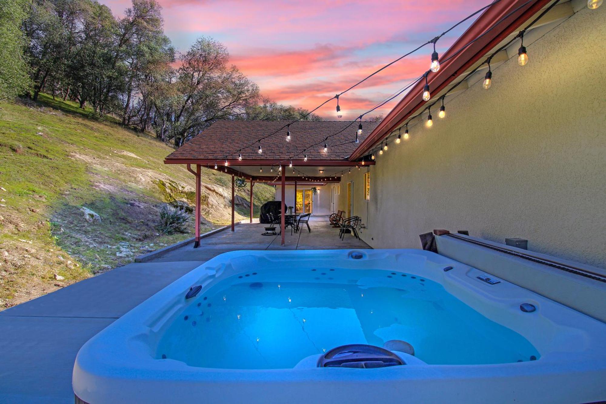 Near Yosemite & Bass W/hot Tub/evcharge
