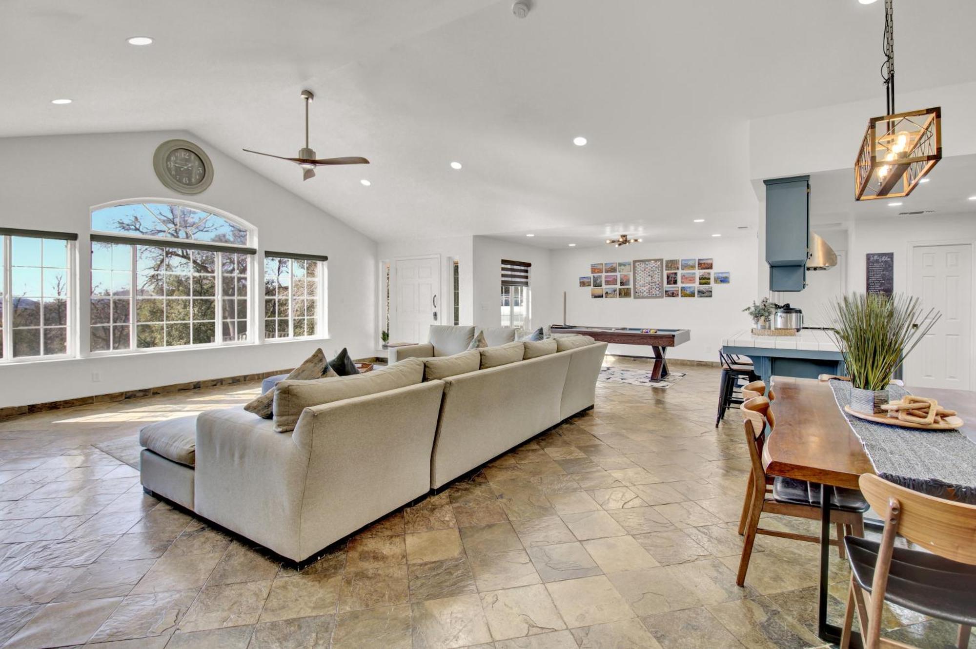 Near Yosemite & Bass W/hot Tub/evcharge Villa *
