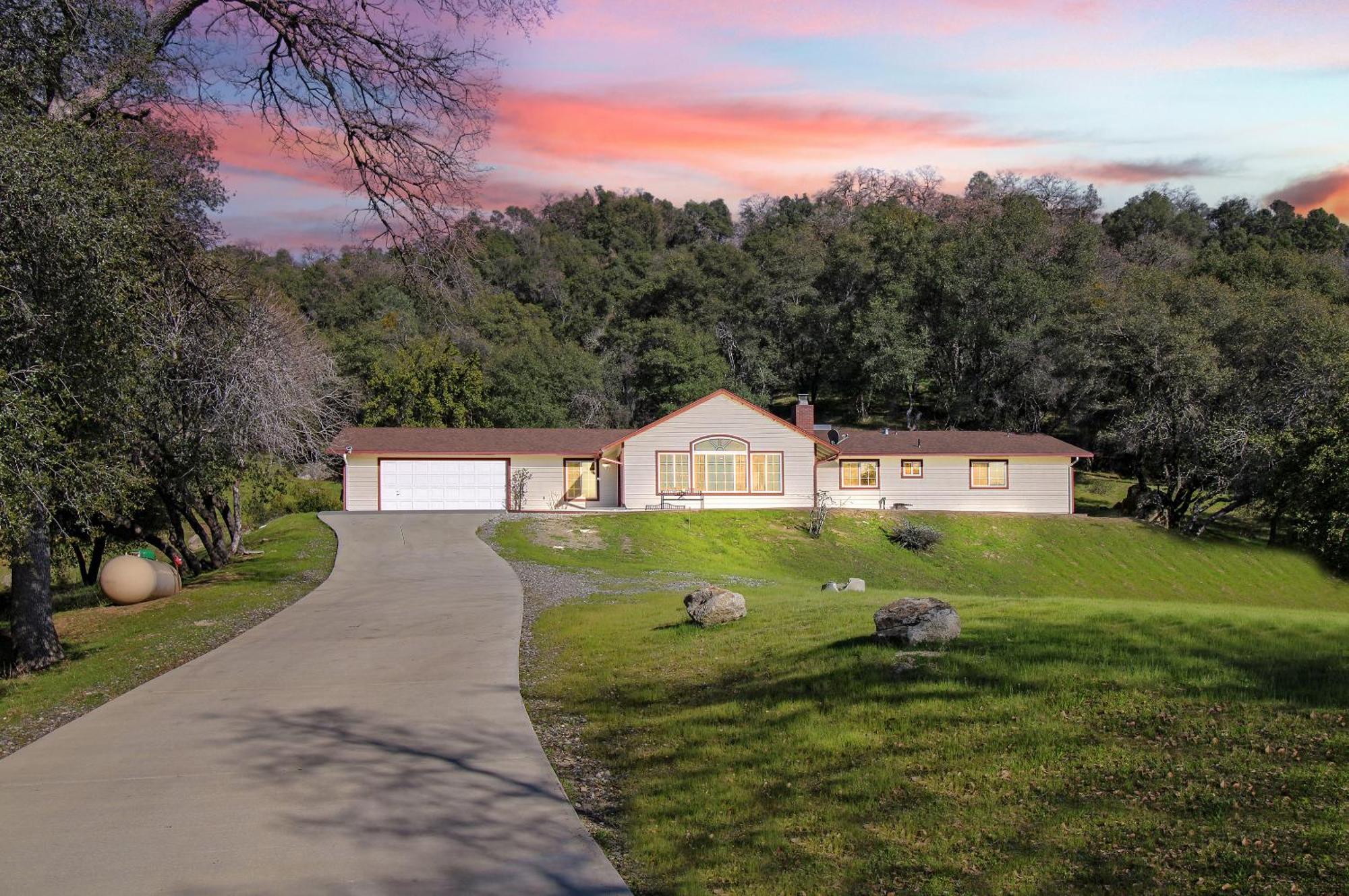 Near Yosemite & Bass W/hot Tub/evcharge Villa *