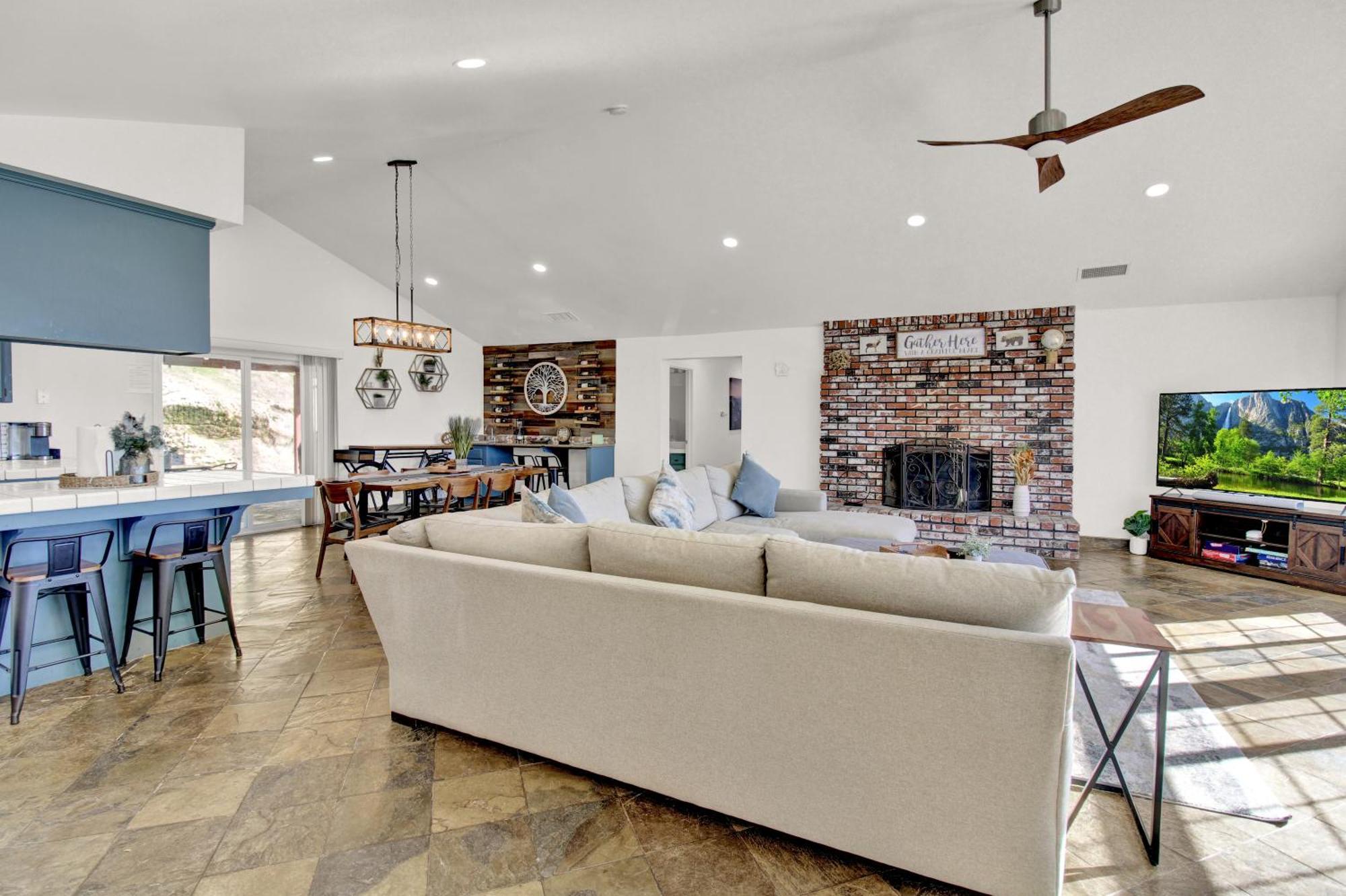 Near Yosemite & Bass W/hot Tub/evcharge Villa *