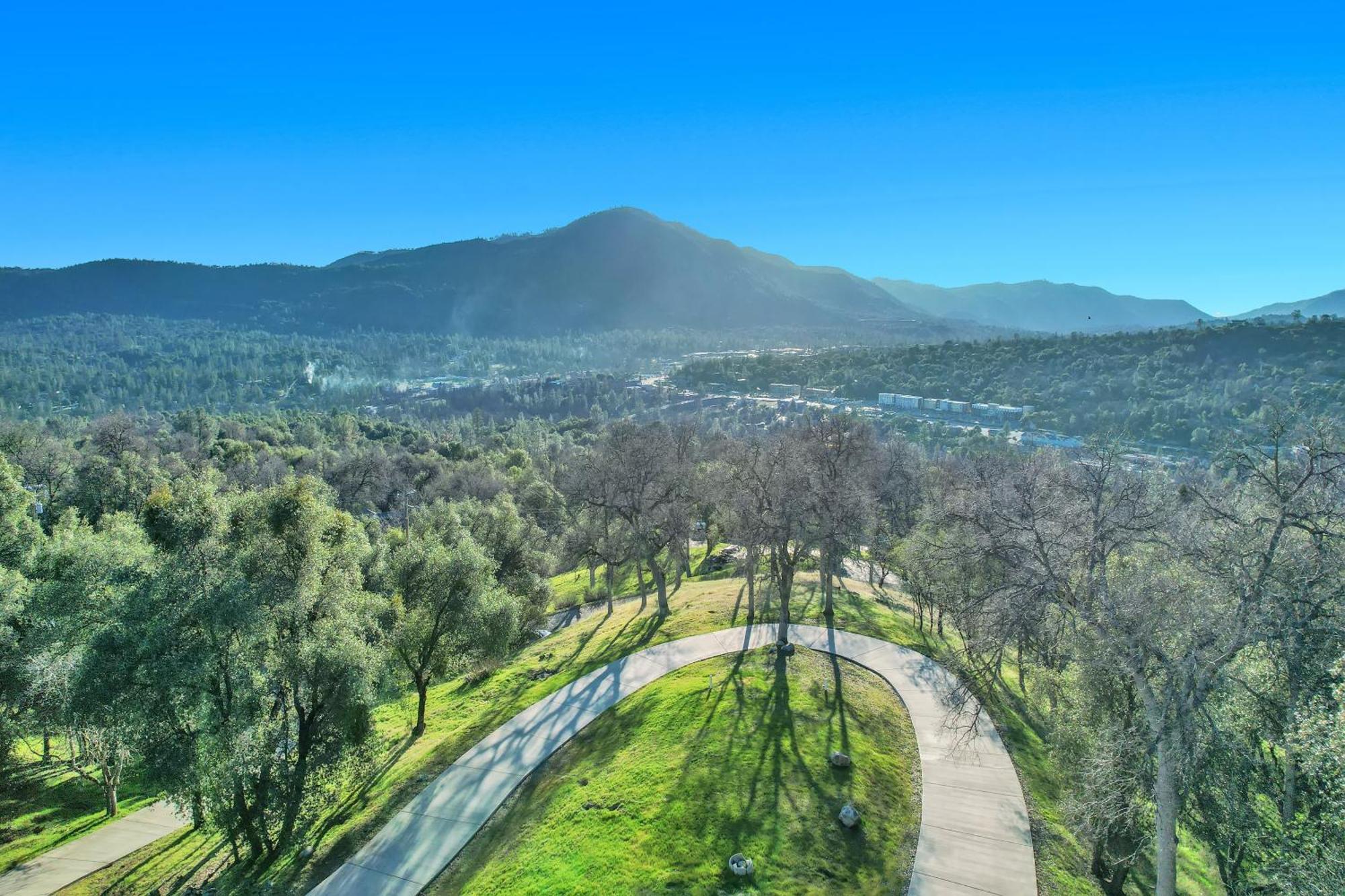Near Yosemite & Bass W/hot Tub/evcharge Villa *